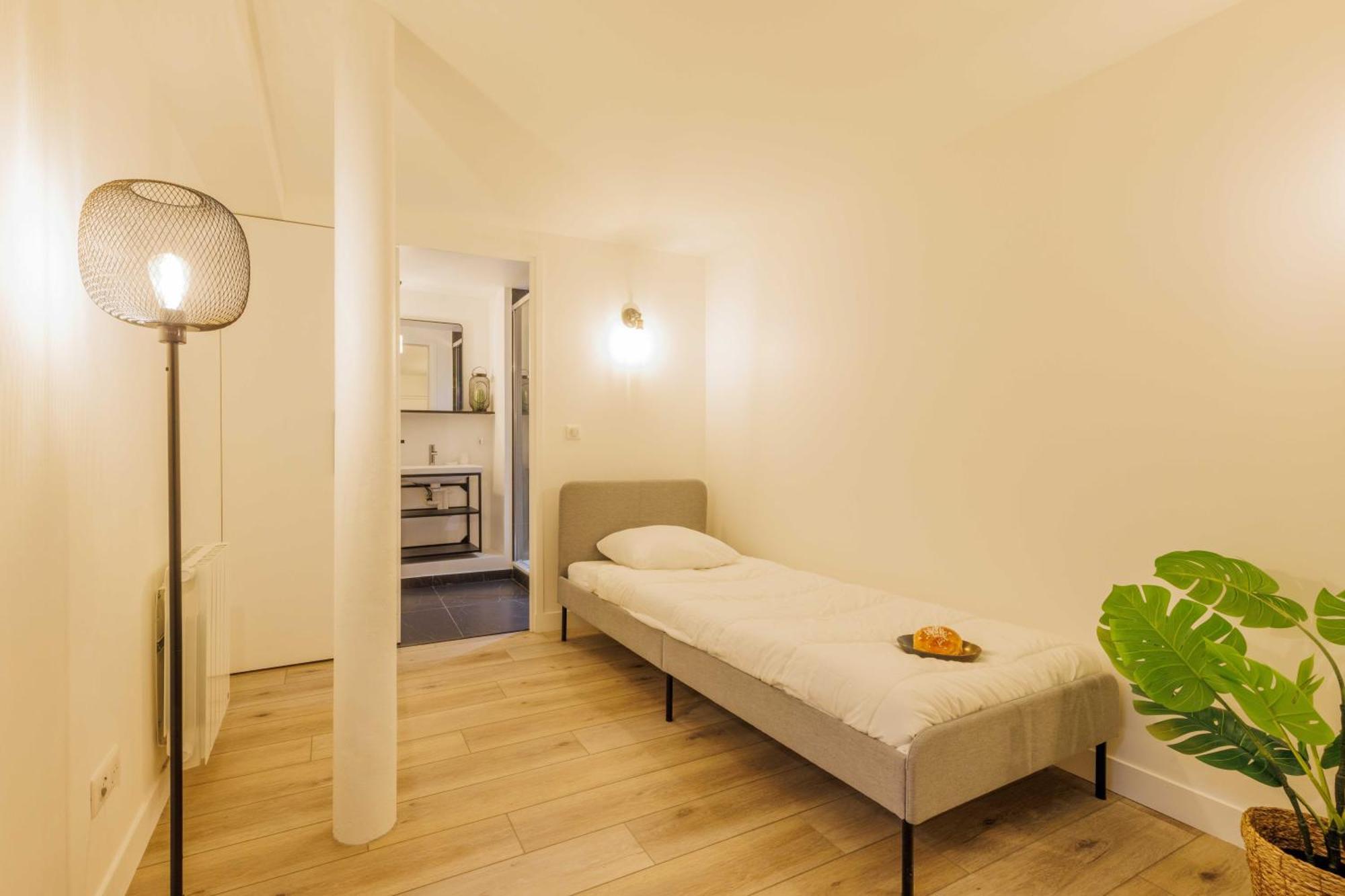 Exceptionnel Duplex A Proximite De Montmartre! Parigi
